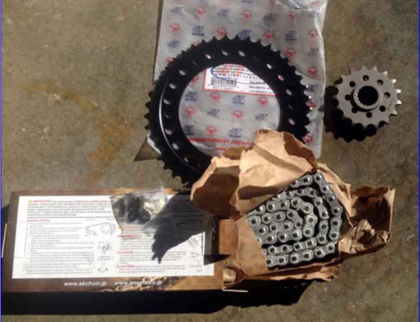 Chain and sprockets as they arrived from Sprocket City. With a name like that why would you not order there?