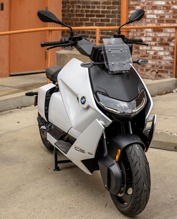  Reseña del BMW CE 04 Scooter Mini 2022 – Gateway Riders